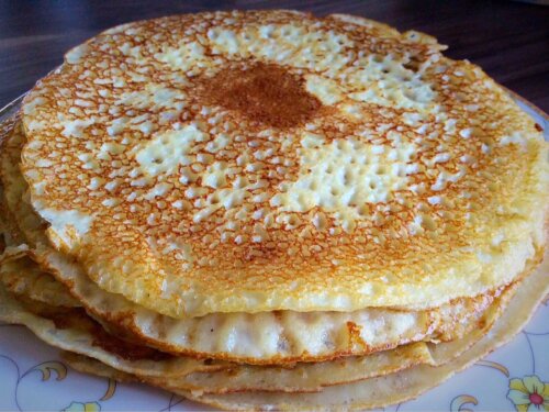 Тонкі млинці на молоці