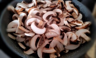 Смажені гриби на сковороді Крок 3