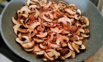 Смажені гриби на сковороді Крок 4