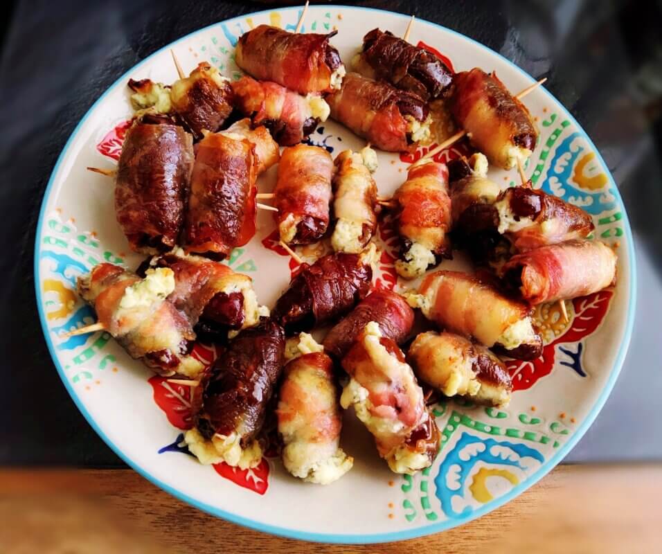 Фініки в беконі