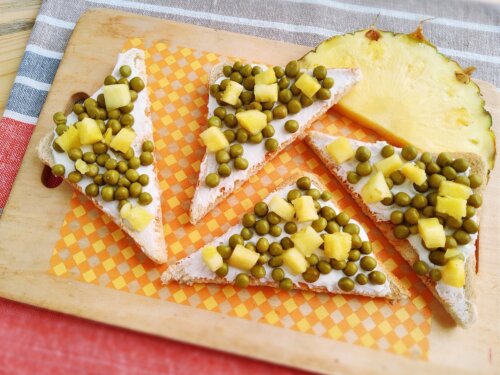 Тости з ананасом