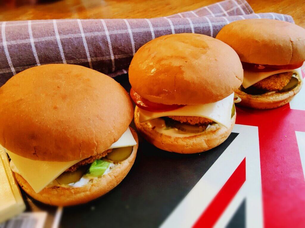 рибний бургер крупним планом