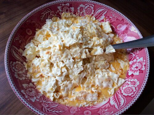 суміш маци з яйцями перед смаженням