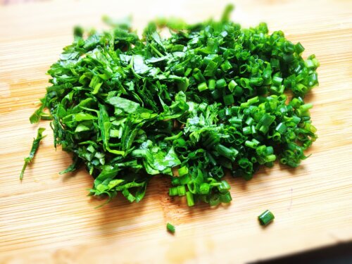 Салат з редиски і яєць шарами